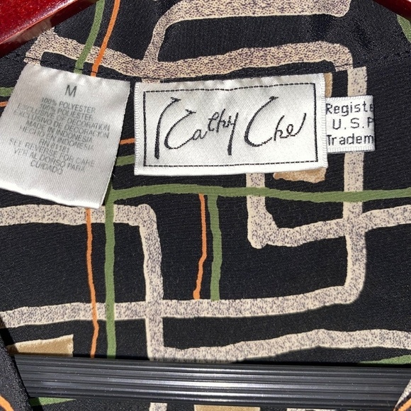 Vintage Kathy Che Geometric Short Sleeve Button Down Blouse Top Medium EUC - Picture 2 of 5